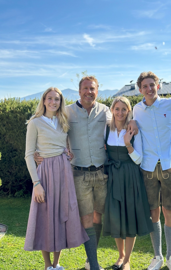 Mara, Tobi, Gabi und Luca Mooslechner im Ferienresort Central Flachau