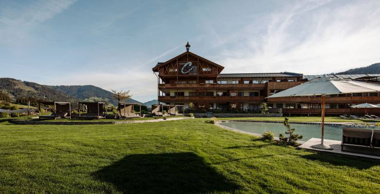 Mara, Tobi, Gabi und Luca Mooslechner im Ferienresort Central Flachau